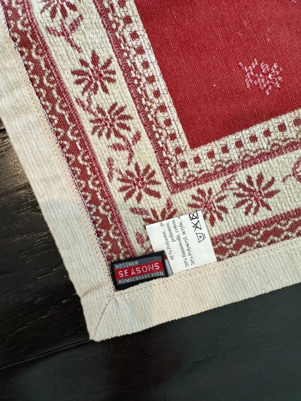 Hossner Seasons Home Table Runner Gobelin Tapestry Red Hearts Cream NWT